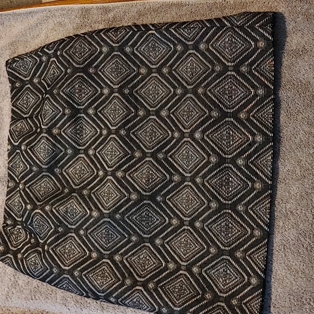 3/$30 Amanda and Chelsea size 4 skirt